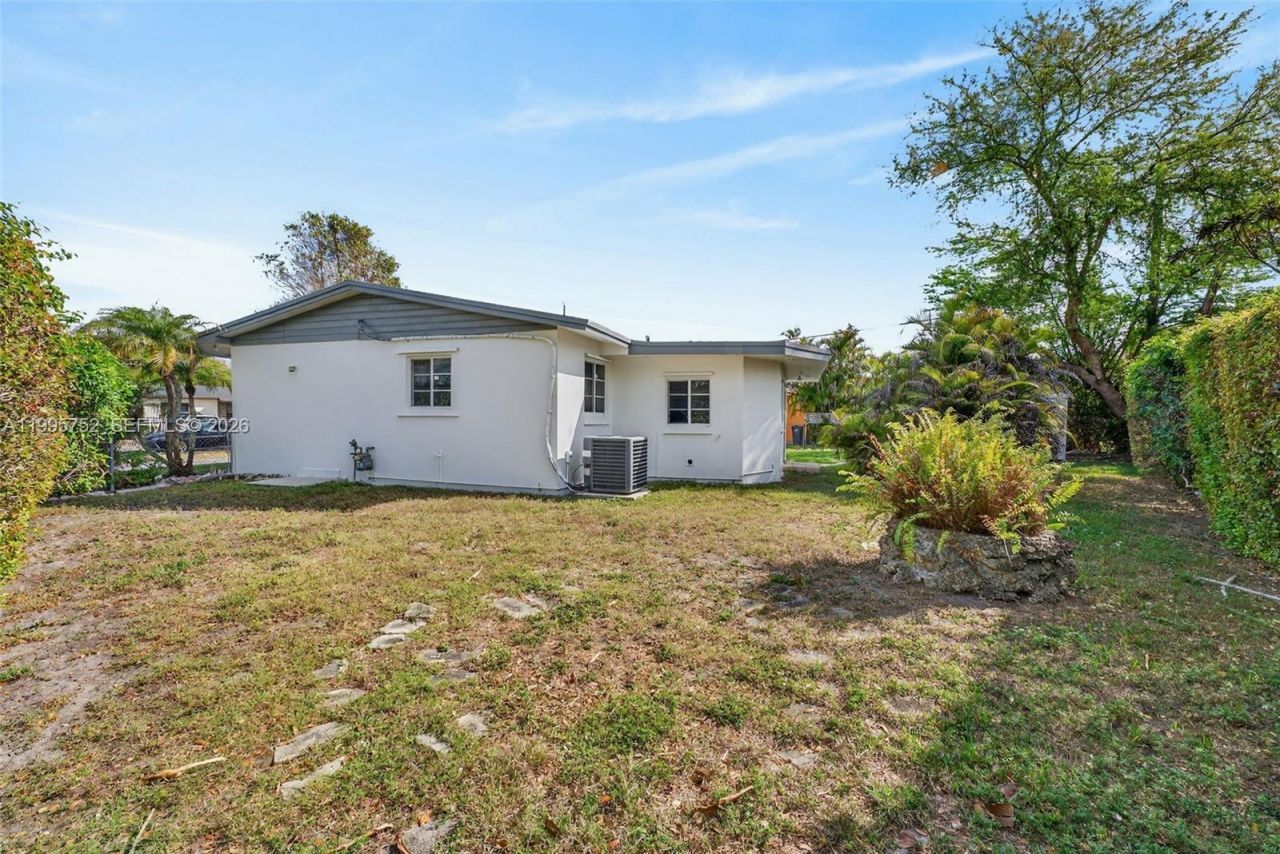 11190 SW 57th St , Miami, FL 33173 Photo