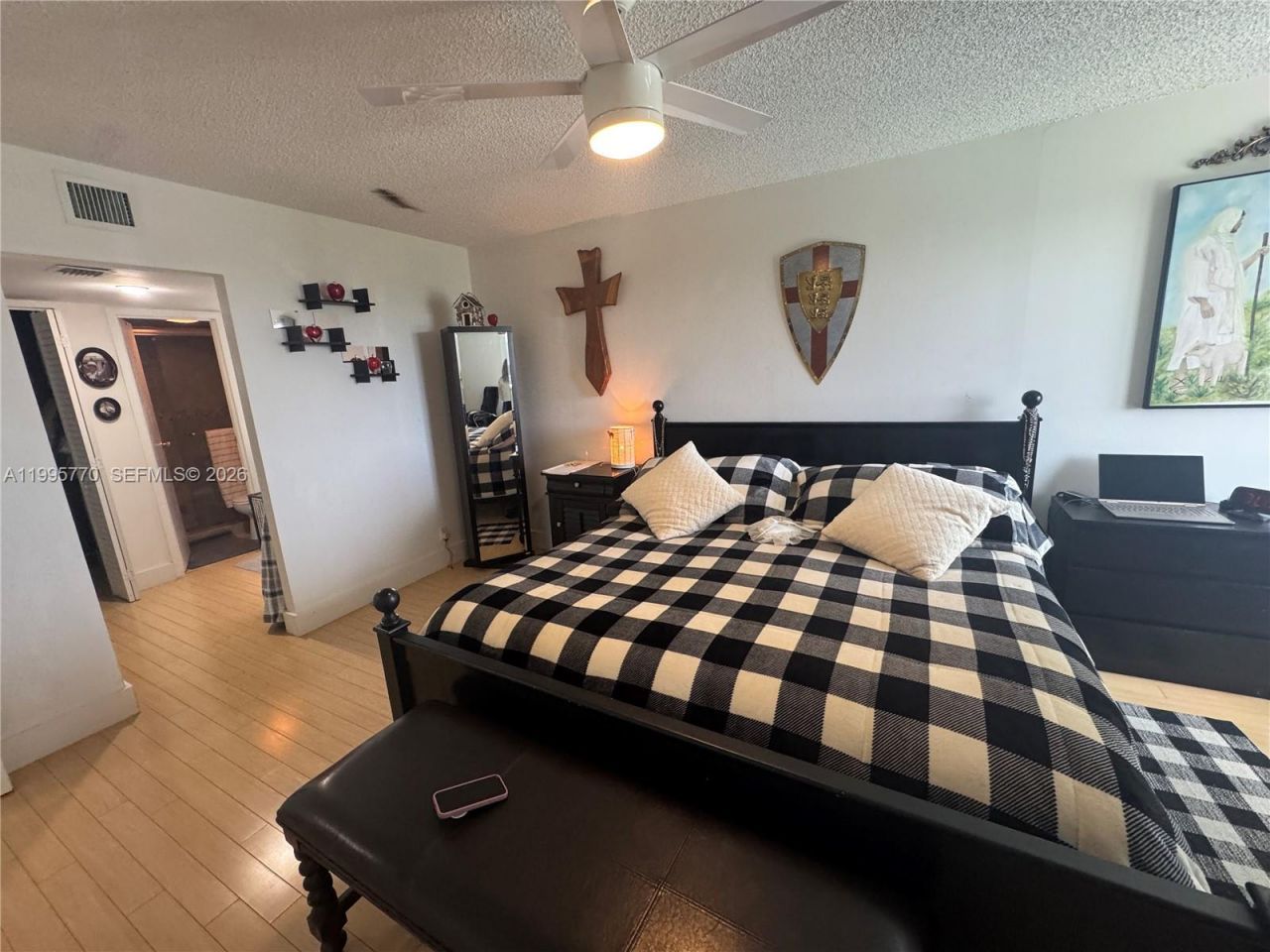 100 Bayview Dr, Unit 725, Sunny Isles Beach, FL 33160 Photo