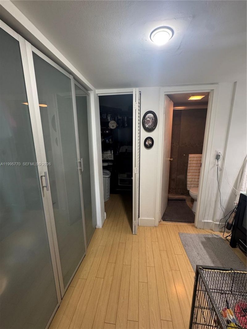 100 Bayview Dr, Unit 725, Sunny Isles Beach, FL 33160 Photo