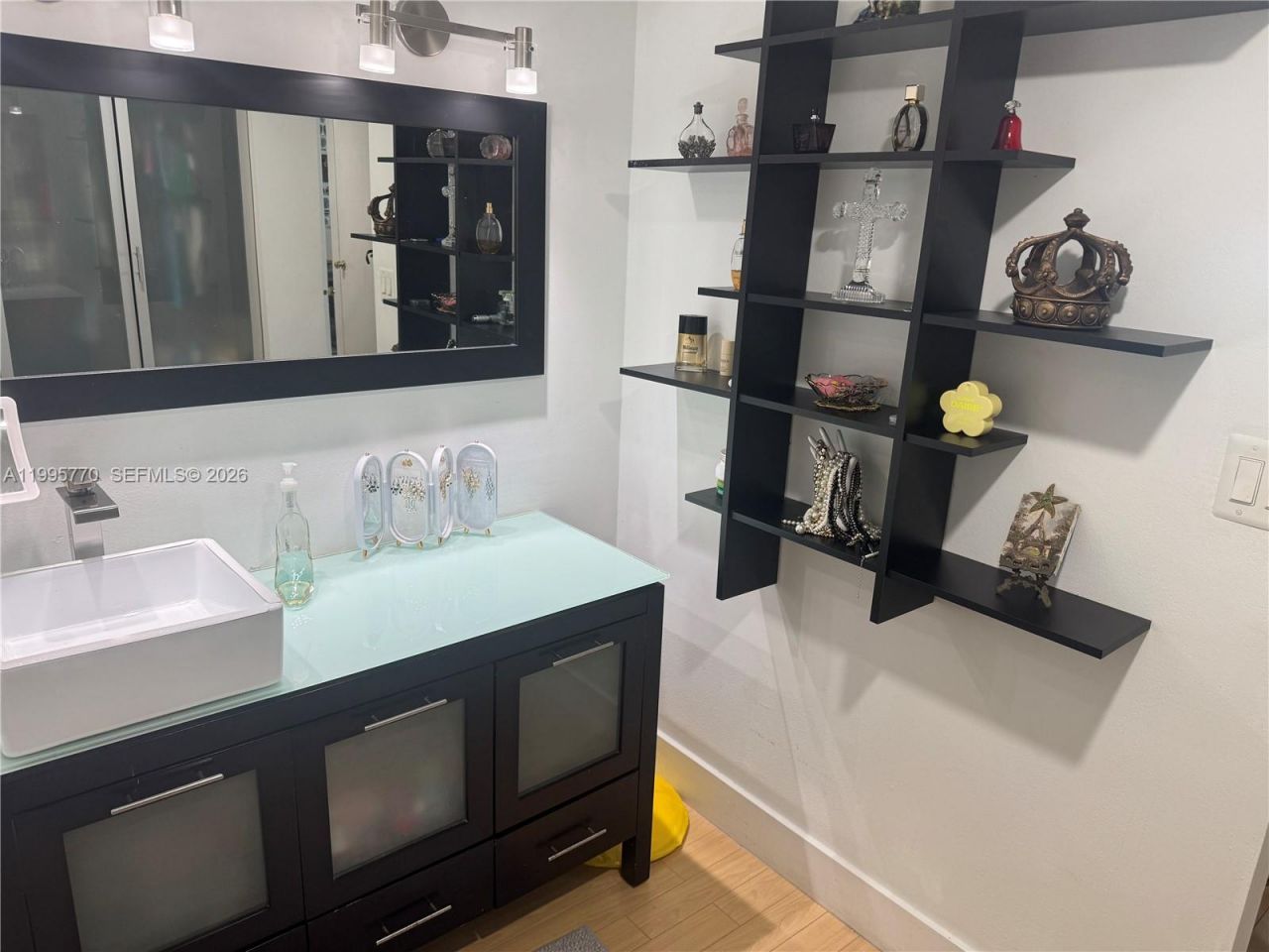 100 Bayview Dr, Unit 725, Sunny Isles Beach, FL 33160 Photo