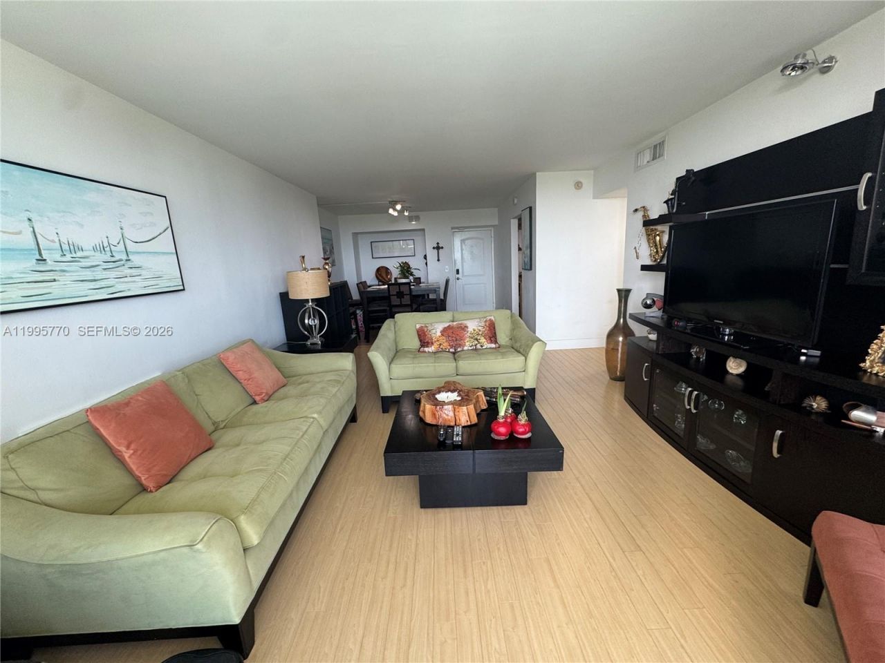 100 Bayview Dr, Unit 725, Sunny Isles Beach, FL 33160 Photo