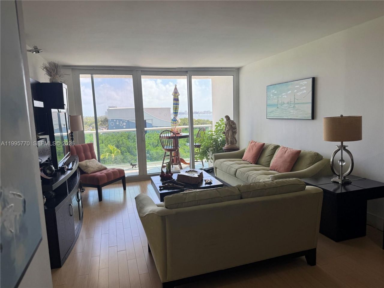 100 Bayview Dr, Unit 725, Sunny Isles Beach, FL 33160 Photo