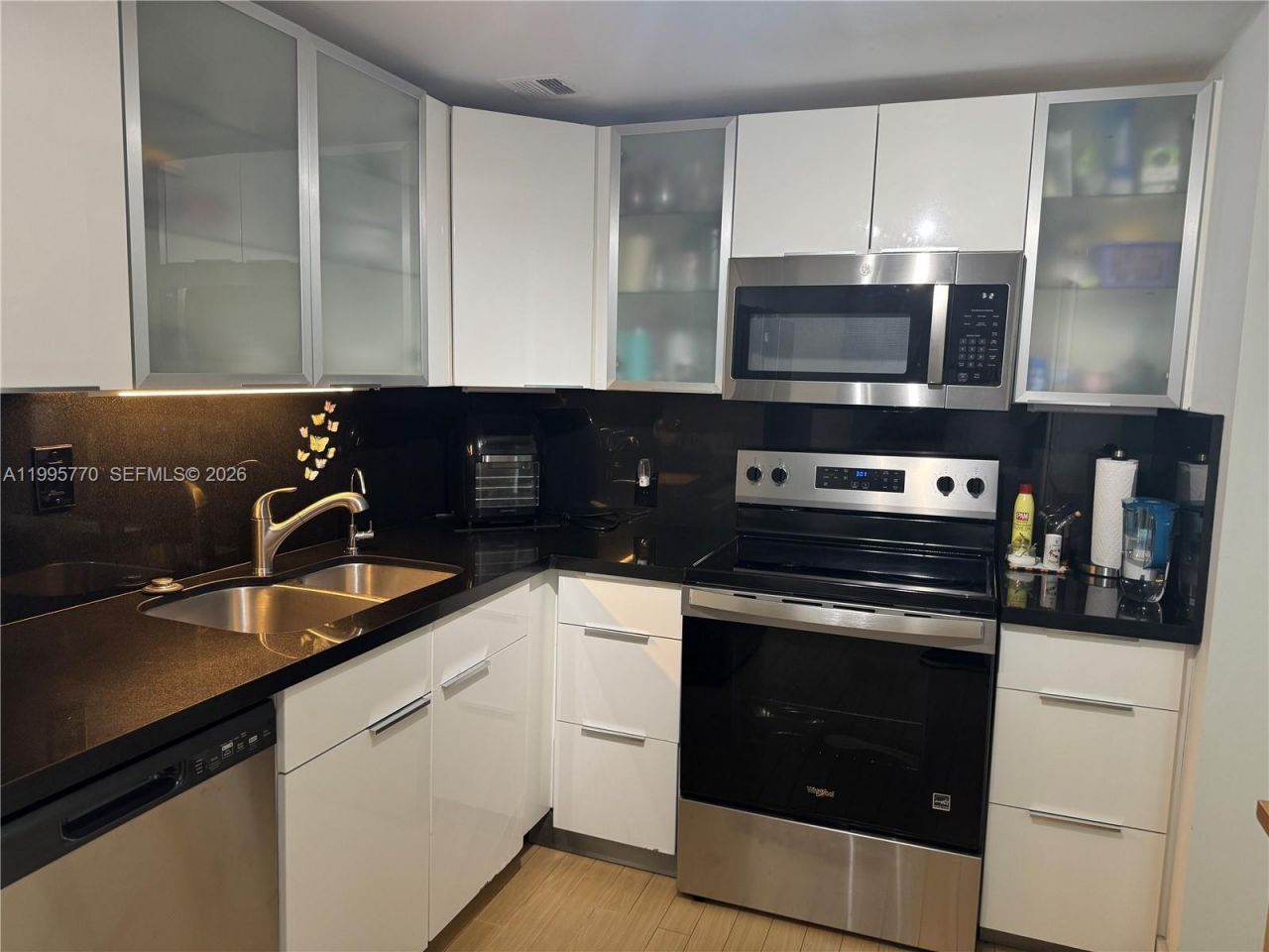 100 Bayview Dr, Unit 725, Sunny Isles Beach, FL 33160 Photo