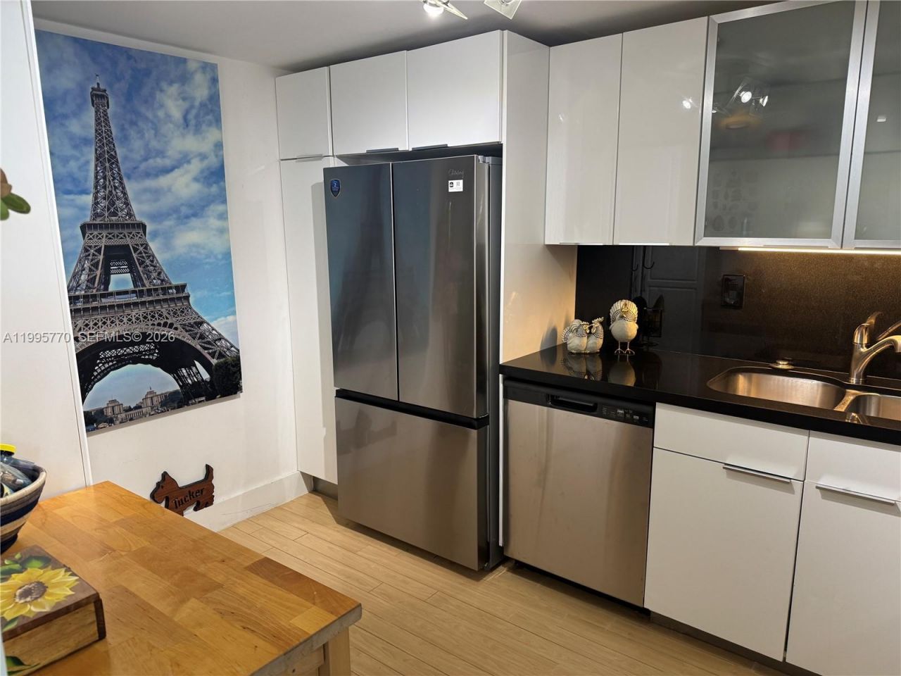 100 Bayview Dr, Unit 725, Sunny Isles Beach, FL 33160 Photo