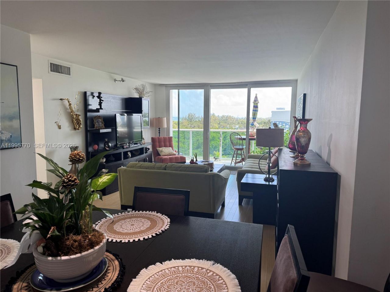 100 Bayview Dr, Unit 725, Sunny Isles Beach, FL 33160 Photo