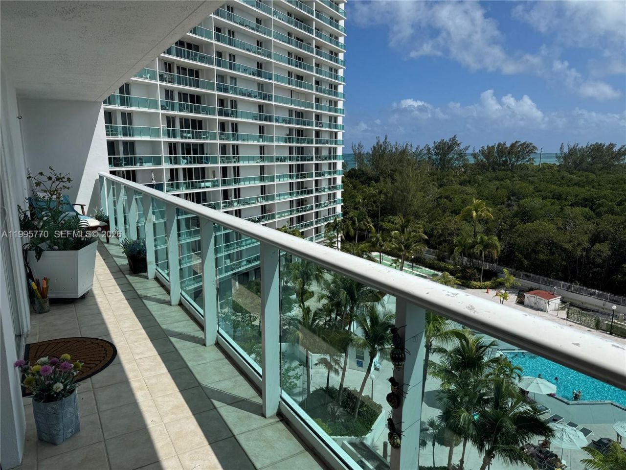100 Bayview Dr, Unit 725, Sunny Isles Beach, FL 33160 Photo