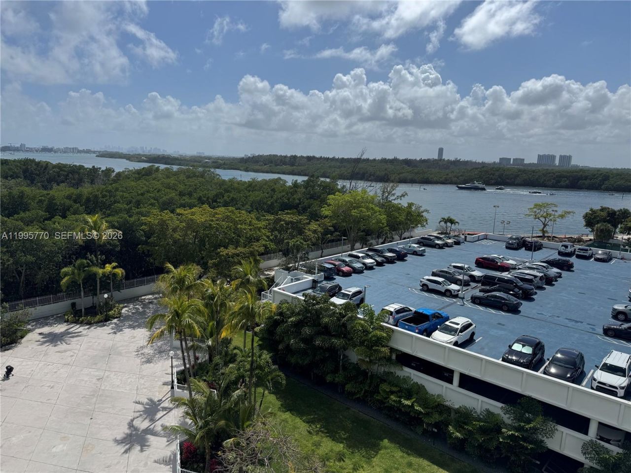 100 Bayview Dr, Unit 725, Sunny Isles Beach, FL 33160 Photo