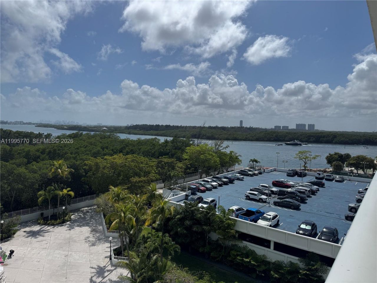 100 Bayview Dr, Unit 725, Sunny Isles Beach, FL 33160 Photo