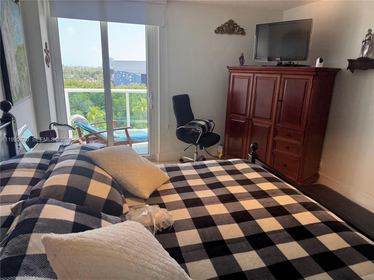 100 Bayview Dr, Unit 725, Sunny Isles Beach, FL 33160 Photo