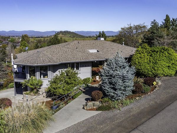 290 Harvard Place, Medford, OR 97504