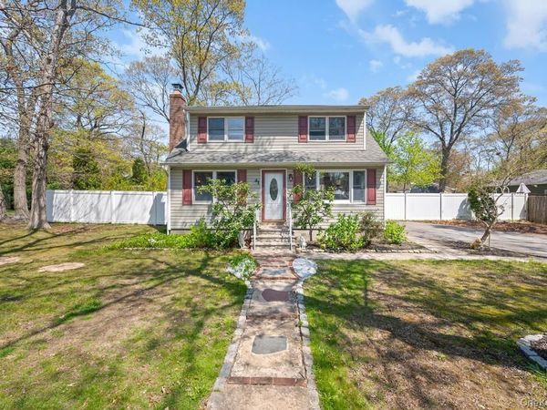 41 Babylon Street , Mastic, NY 11950