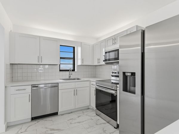 9233 SW 8th Street, Unit 404, Boca Raton, FL 33428