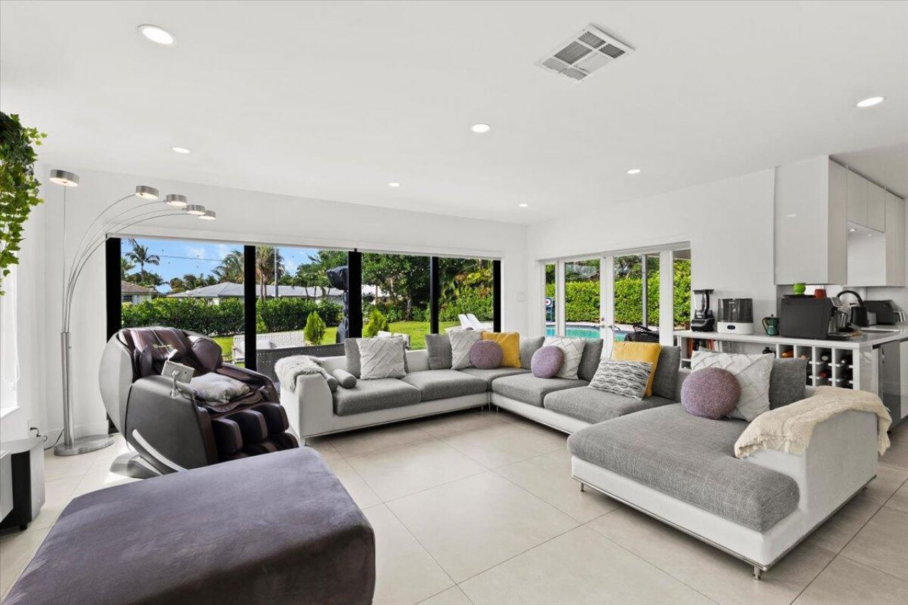 1049 W Palmetto Park Road, Boca Raton, FL 33486 Photo