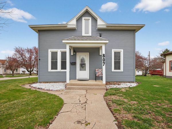 807 Randall Street, Reinbeck, IA 50669