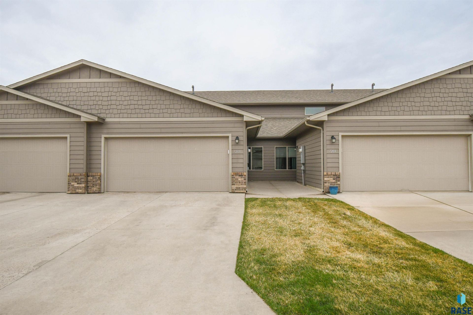 7205 S Bridger Pl Sioux Falls, SD 57108