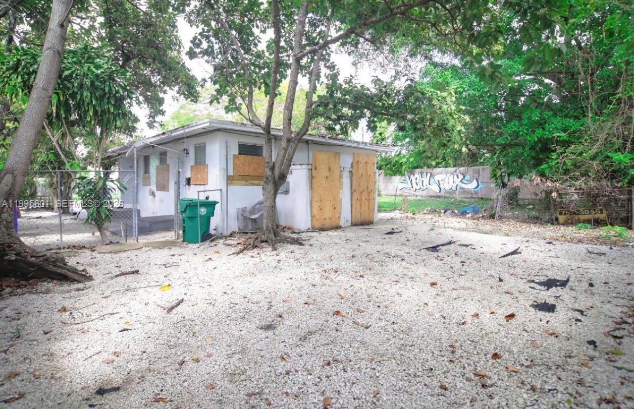 270 NW 35th St, Miami, FL 33127 Photo