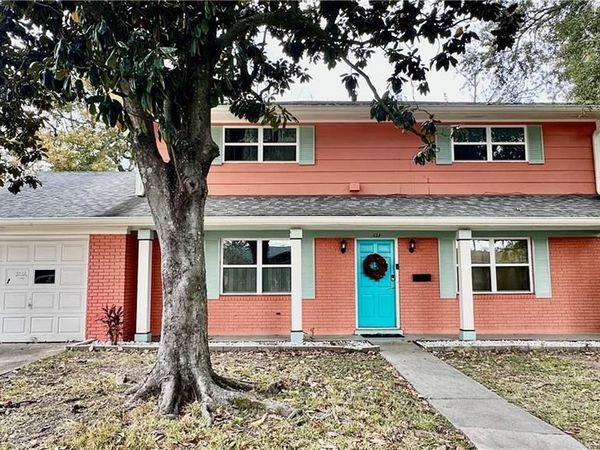 628 FAIRLAWN Drive , Gretna, LA 70056
