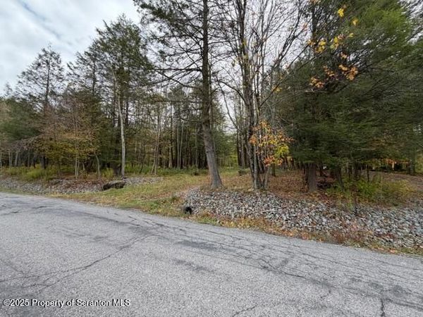 Stark Road, Union Dale, PA 18470