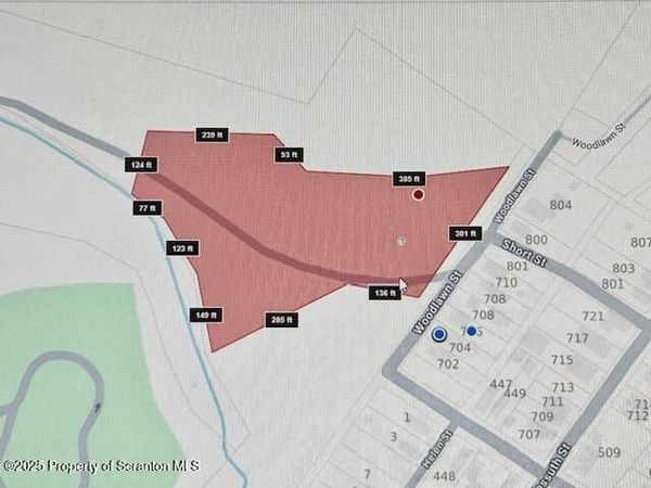 Woodlawn Street, Throop, PA 18512