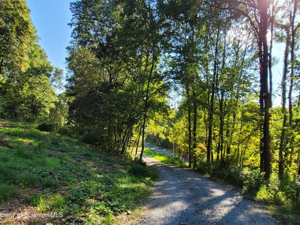 42 Long Lane, Falls, PA 18615