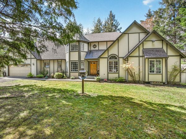 221 Hidden Valley Lane, Rogue River, OR 97537