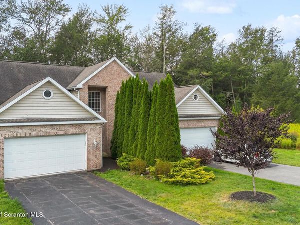 32 Pine Tree Drive, Unit # L4B, Covington Twp, PA 18424