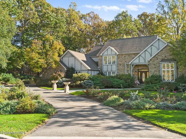 202 Glenmaura Drive, Moosic, PA 18507