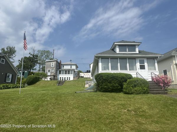 464 Point Road, Lake Winola, PA 18625