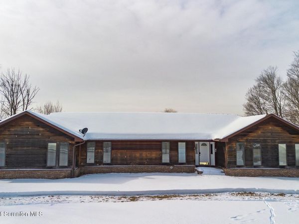 434 Hemlock Road, Waymart, PA 18472