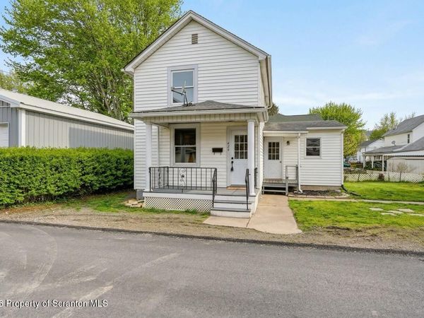 429 Traviss Alley, Peckville, PA 18452