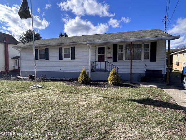 925 Lackawanna Avenue, Mayfield, PA 18433