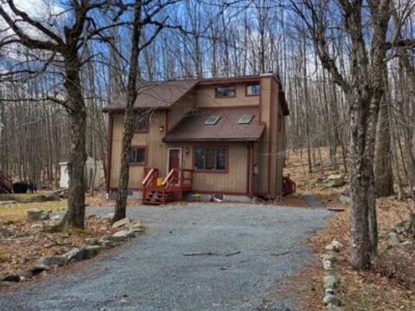 104 Country Club Drive, Thornhurst, PA 18424