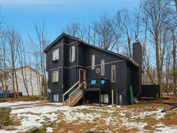 1379 Winding Way, Tobyhanna, PA 18466