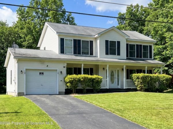 168 Tumbleweed Drive, Long Pond, PA 18334