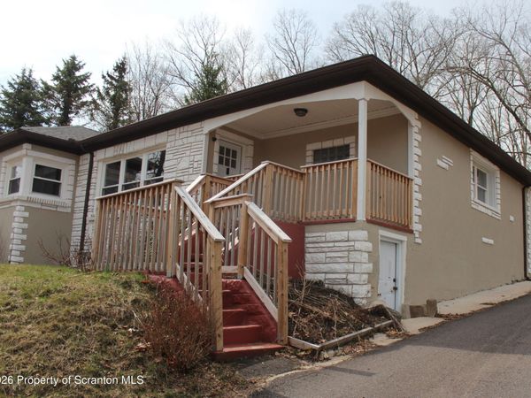 197 S Mountain Boulevard, Mountaintop, PA 18707