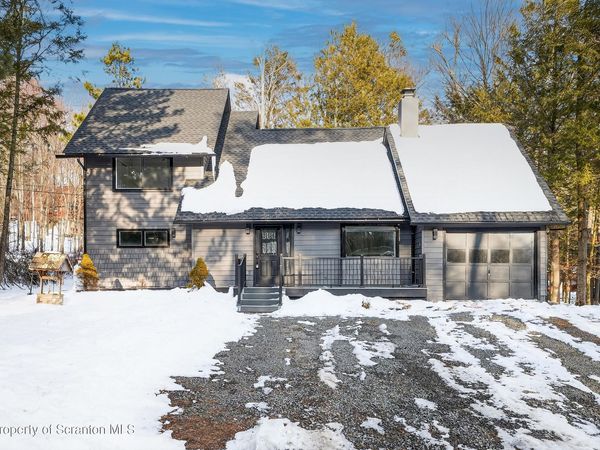 1062 Red Hawk Drive, Lake Ariel, PA 18436