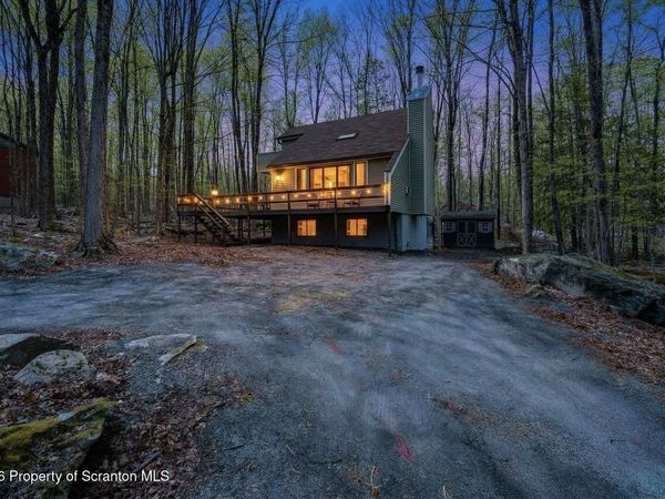 10 Garden Drive, Lake Ariel, PA 18436