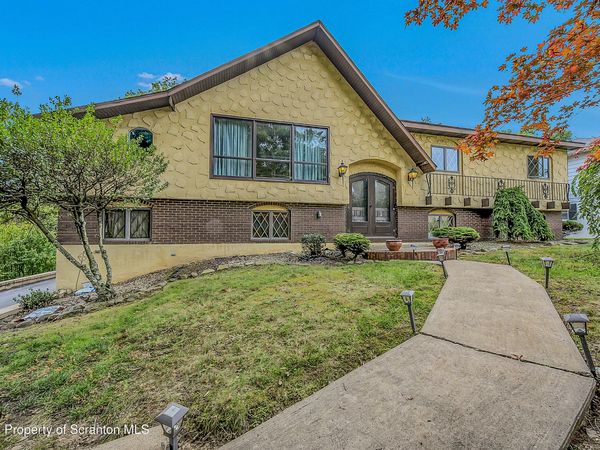 736 Oak Street, Taylor, PA 18517