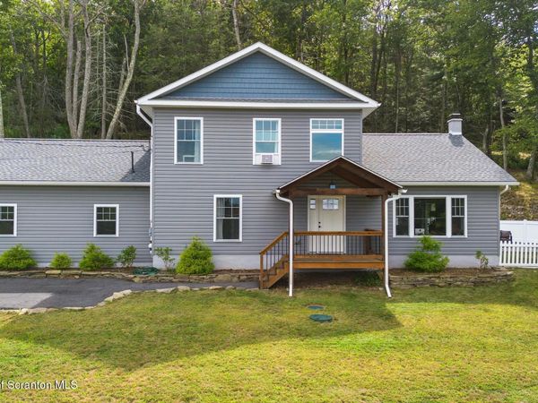 300 Gumbletown Road, Paupack, PA 18451