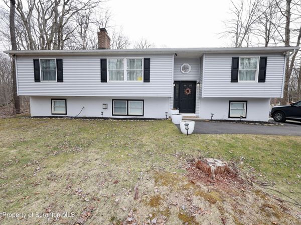 212 Annette Marie Drive, Long Pond, PA 18334
