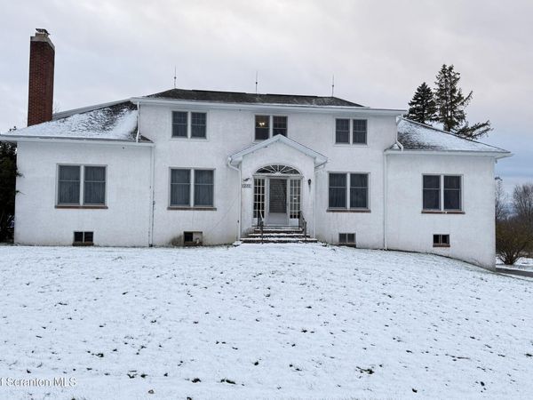 220 Hickory Ridge Road, Greenfield Twp, PA 18407