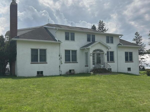 220 Hickory Ridge Road, Greenfield Twp, PA 18407