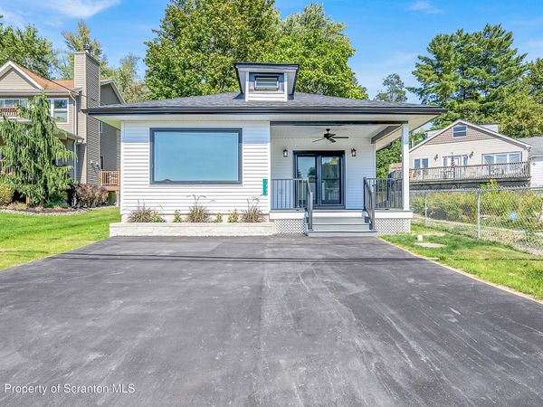 1262 Lake Road, Lake Winola, PA 18625