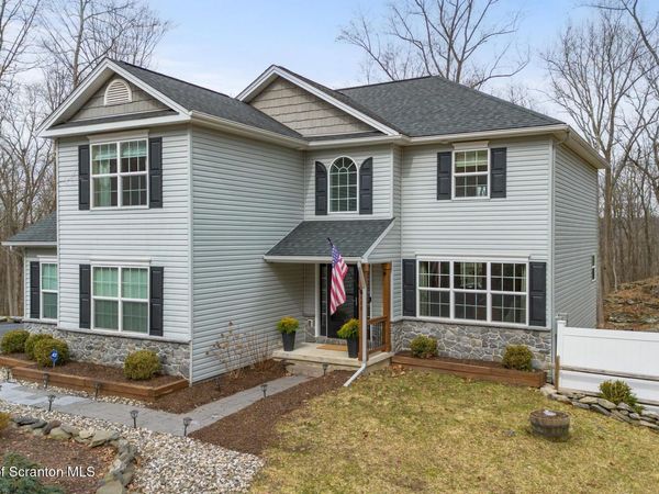 968 McKinley Way, East Stroudsburg, PA 18301