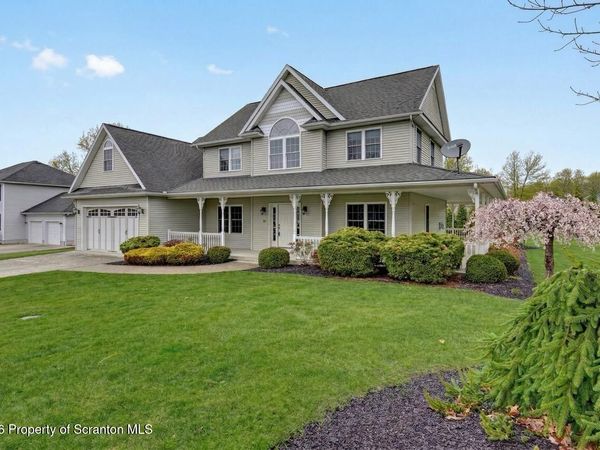 212 White Oak Drive, Olyphant, PA 18447