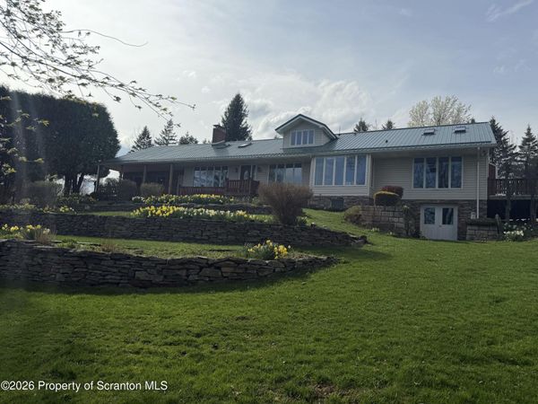 11 Mizianty Lane, Waymart, PA 18472
