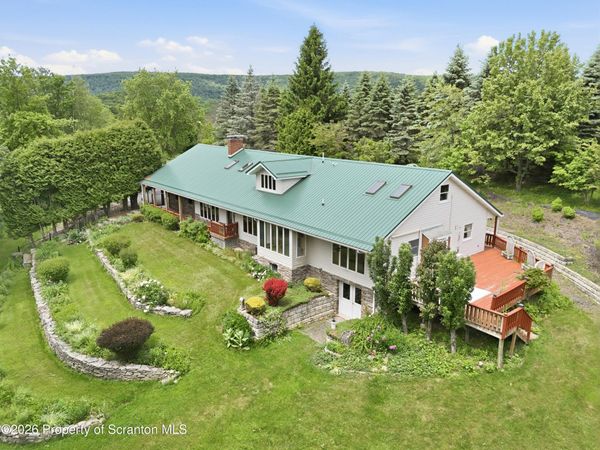 11 Mizianty Lane, Waymart, PA 18472