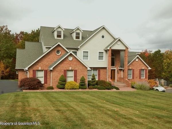 125 Lakeview Drive, Scranton, PA 18505