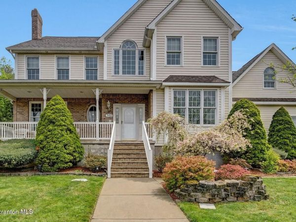 502 Park Lane, Moscow, PA 18444