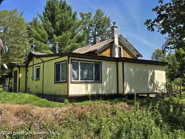 828 E Avery Station, Tunkhannock, PA 18657